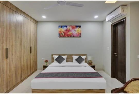 Vibe Hotel Noida Exterior foto