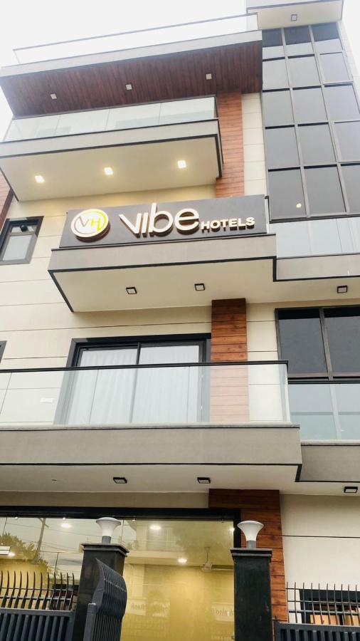 Vibe Hotel Noida Exterior foto