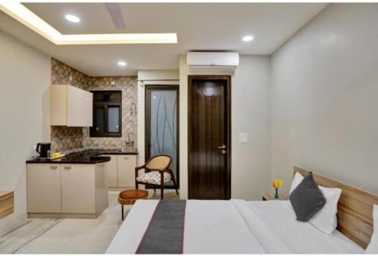 Vibe Hotel Noida Exterior foto